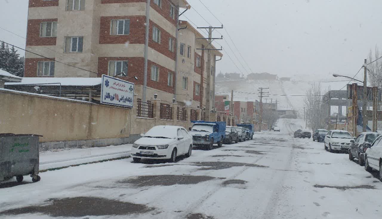 آماده باش کلیه نیروهای خدمات رسان و اکیپ های برف روبی شهرداری طالقان