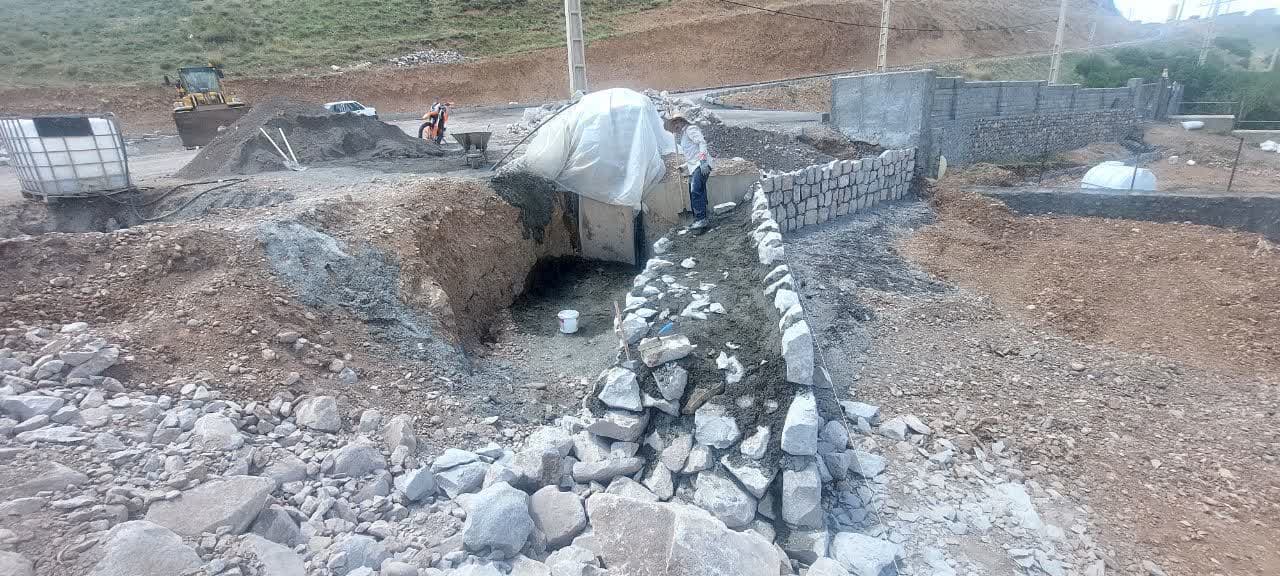 احداث دیوار حائل در حاشیه میدان کمربندی شهر طالقان