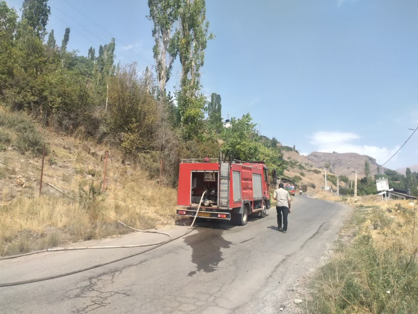 آتش سوزی در مراتع محله گزینان  با تلاش آتش نشانان شهرداری مهار شد