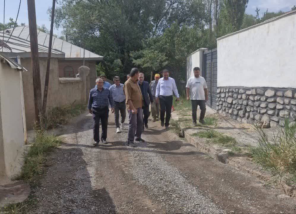 بازدید شهردار طالقان از معابر محله گزینان