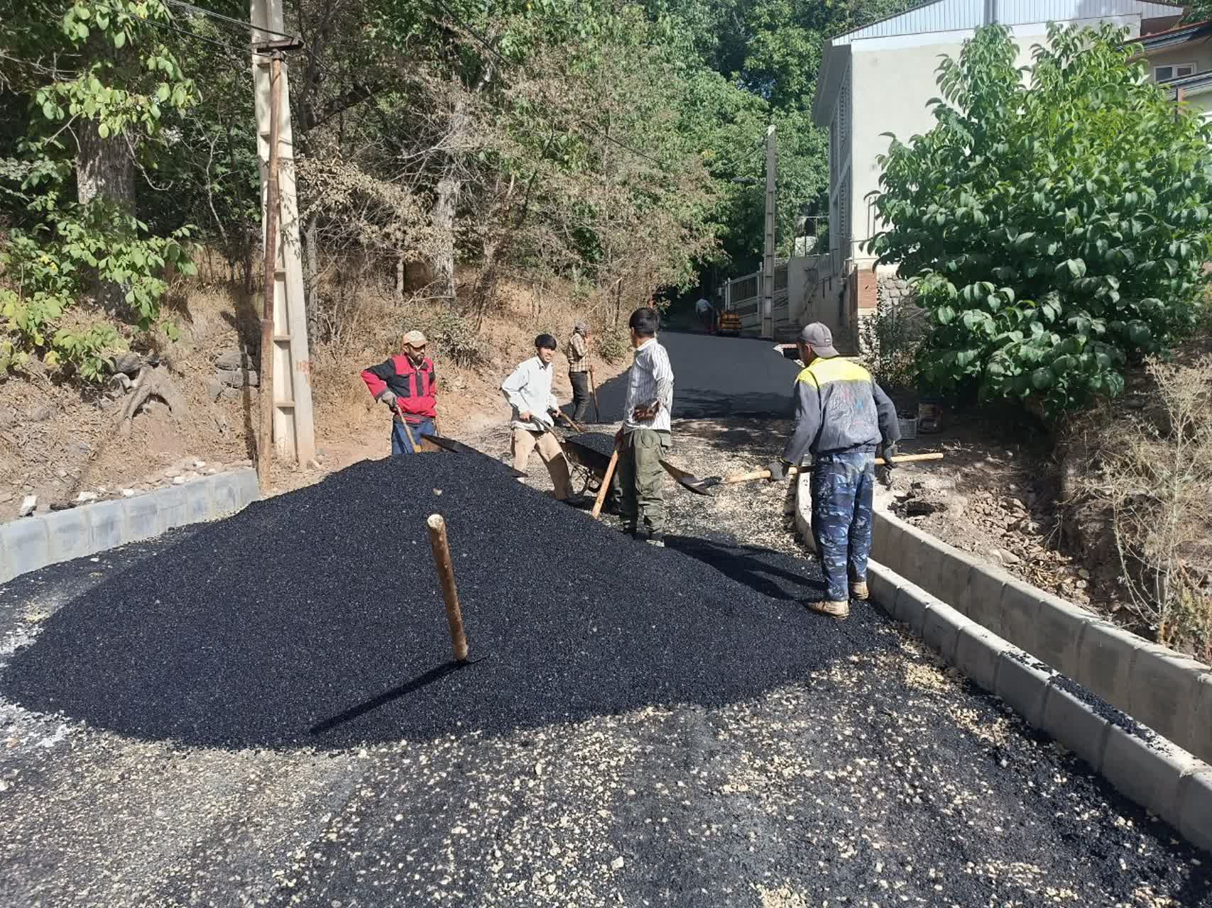 آسفالت خیابان ورودی و معبر اصلی محله کولج بالا