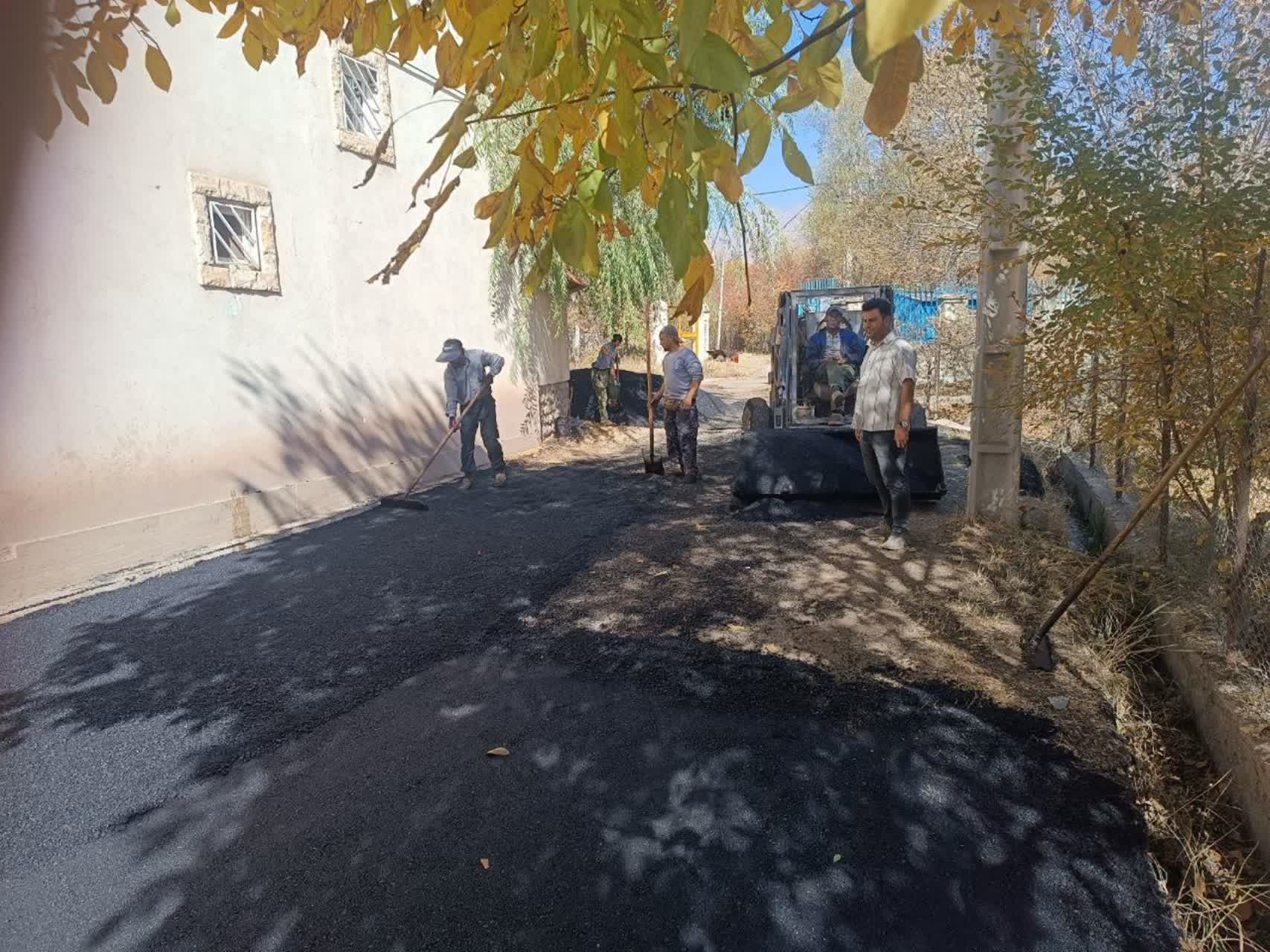 اجرای روکش آسفالت کوچه بن جو محله خسبان