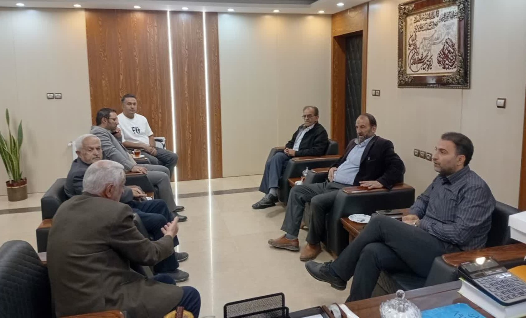 دیدار اهالی محله کولج بالا با شهردار طالقان و قدردانی از اقدامات عمرانی شهرداری