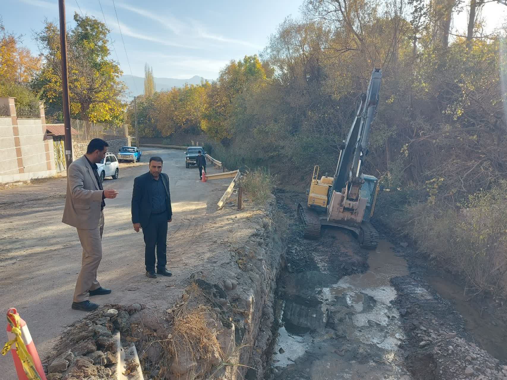 بازدید رییس شورای اسلامی شهر و شهردار طالقان از پروژه بهسازی پل محله کولج بالا