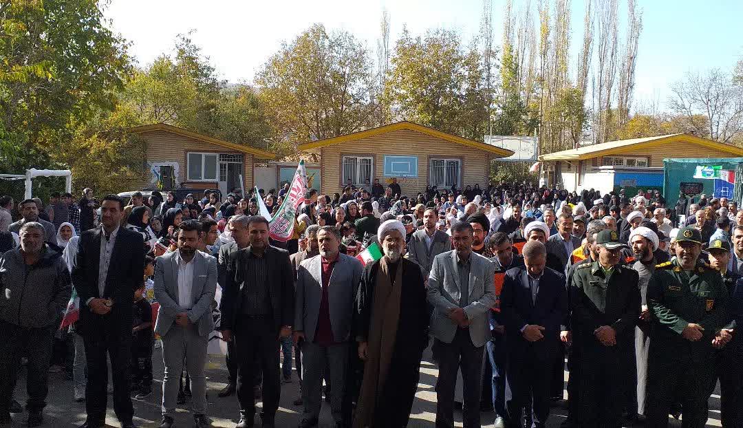 راهپیمایی باشکوه  ۱۳ آبان،  روز دانش آموز و روز مبارزه با استکبار جهانی در شهرستان طالقان