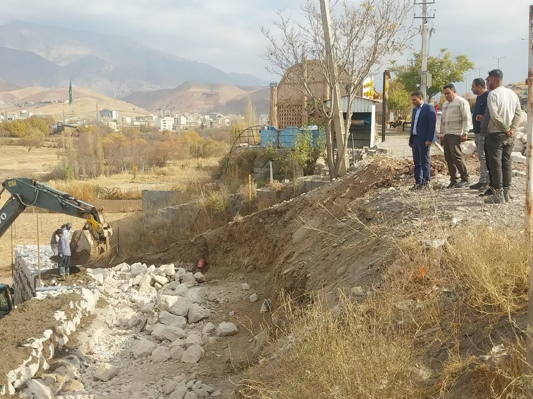 بازدید شهردار طالقان از پروژه‌های عمرانی در حال اجرا در سطح شهر