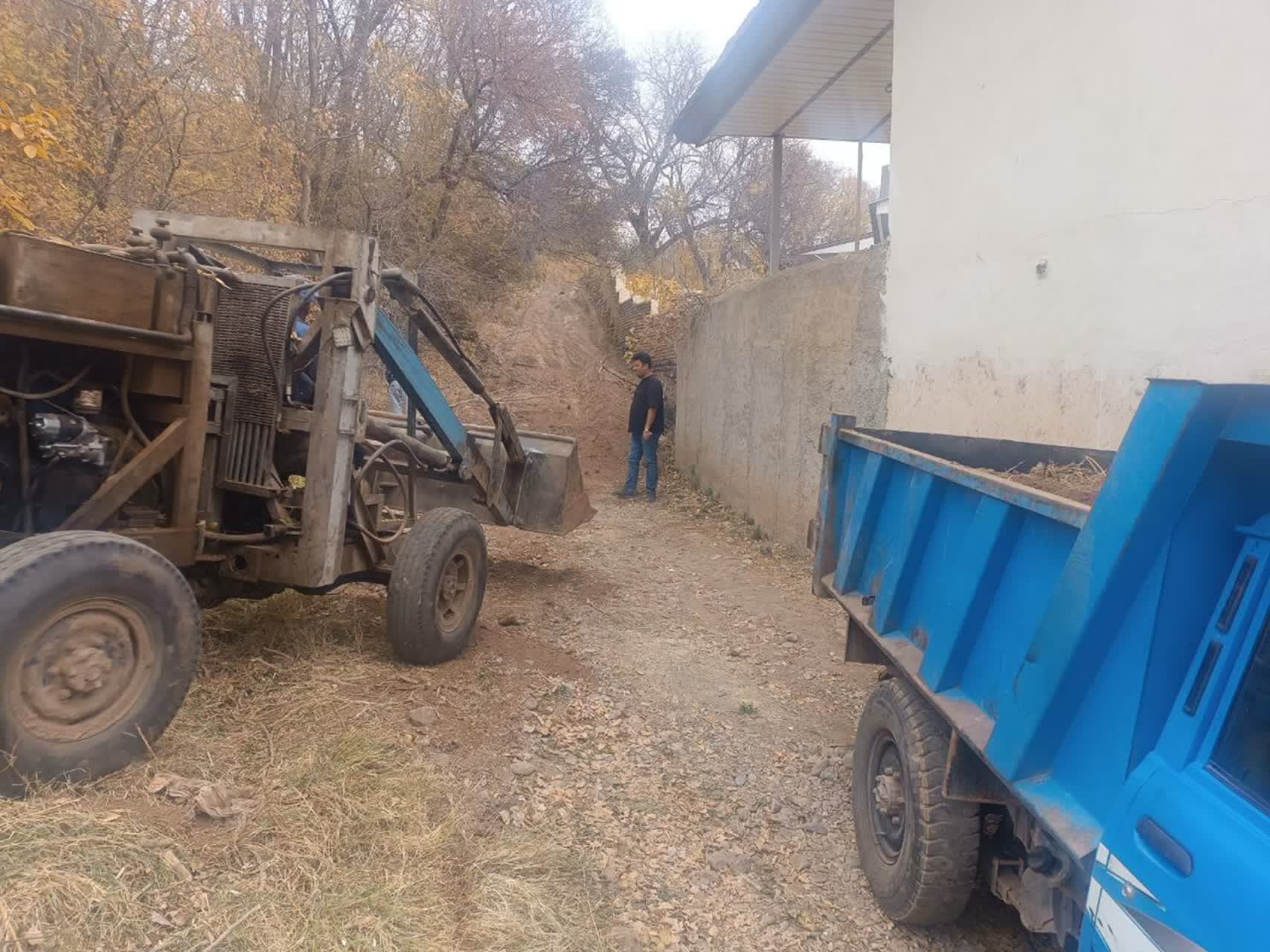 باز گشایی معبر به سمت مزار  غربی محله گلینک جهت زیرسازی و آسفالت