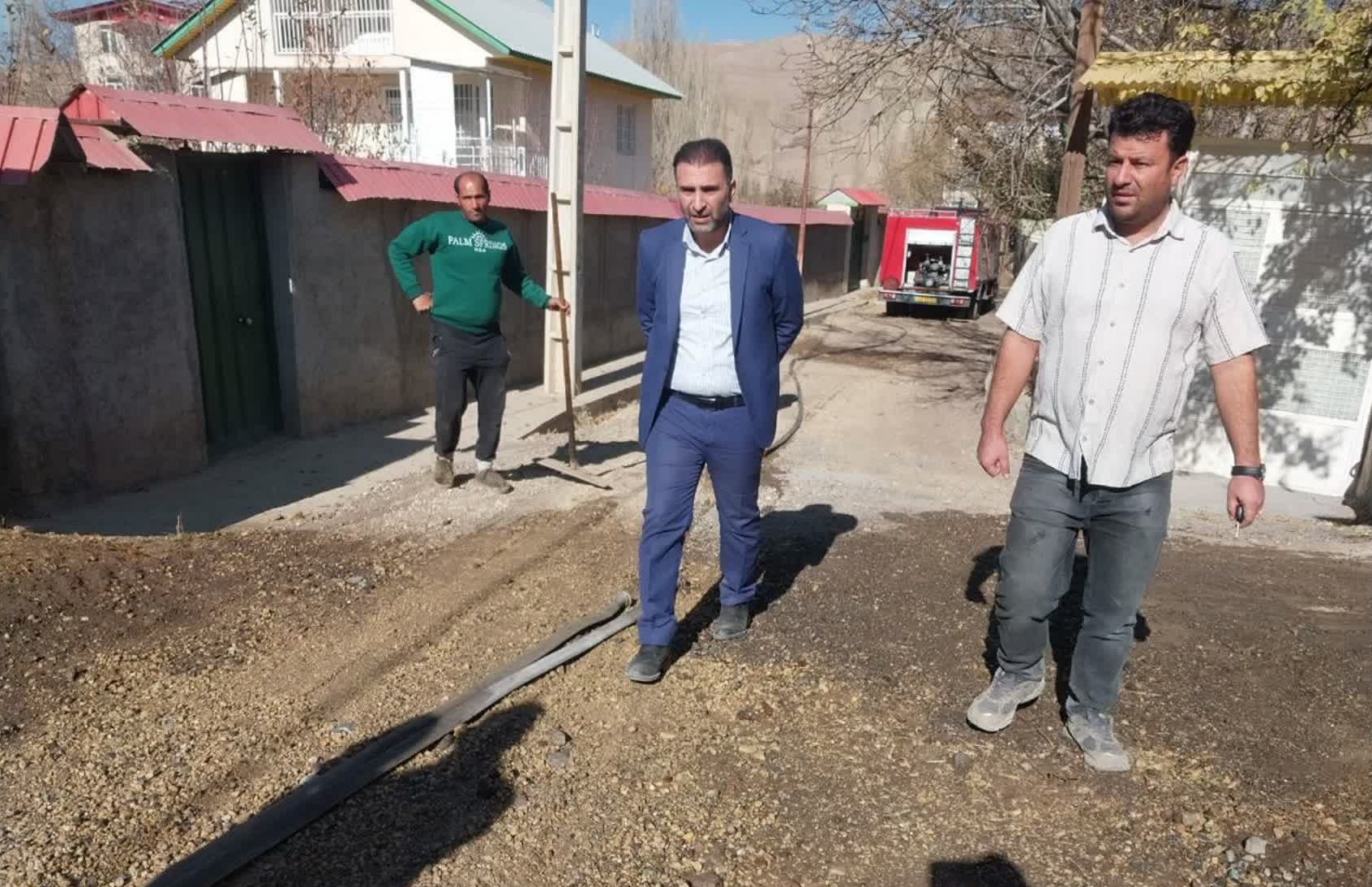 بازدید شهردار طالقان از عملیات زیرسازی و بیسریزی معابر محله جزن