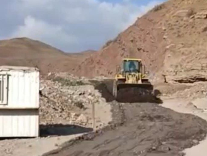 پاکسازی، مخلوط ریزی و ساماندهی مسیر ورودی آهک دره، محل تجمیع نخاله های ساختمانی