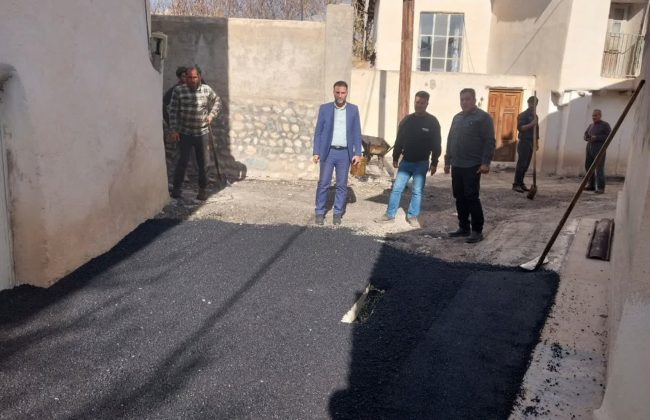 بازدید شهردار طالقان از عملیات آسفالت معابر محله جزن