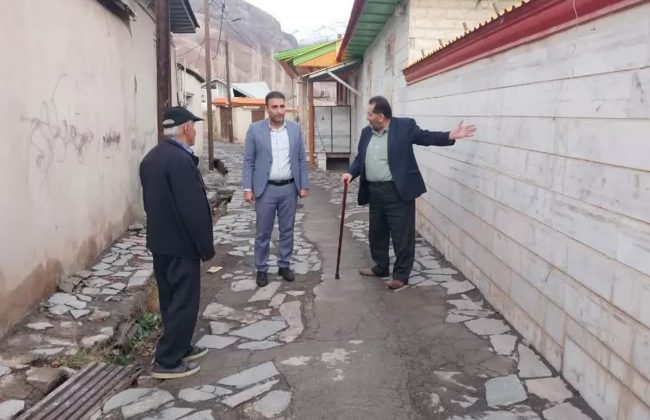 بازدید شهردار طالقان از معابر محله گزینان در راستای رسیدگی به مطالبات مردمی و ارتقای کیفیت خدمات شهری