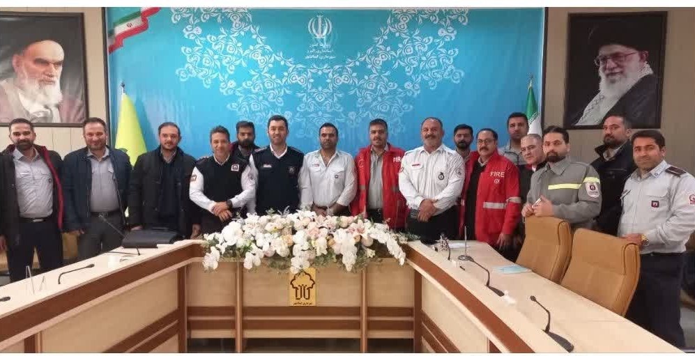 حضور نیروهای آتش‌نشانی شهرداری طالقان در دوره تخصصی آموزش اطفاء حریق ساختمان‌های بلند