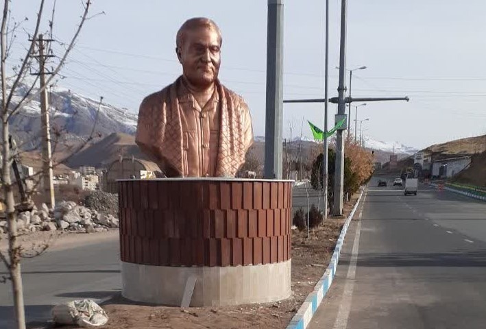 اجرای نمای سکوی تندیس سردار حاج قاسم سلیمانی در محدوده بلوار امام خمینی و سه راه جاده جدید طالقان — هشتگرد