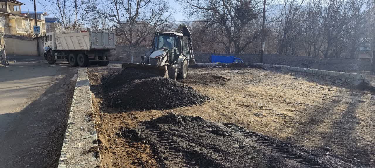 مخلوط ریزی و تسطیح زمین ورزشی محله گلینک