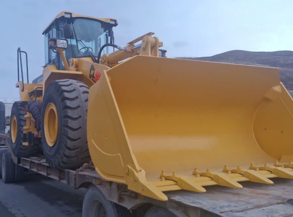 خرید یک دستگاه لودر با هدف تجهیز ناوگان موتوری سنگین شهرداری طالقان