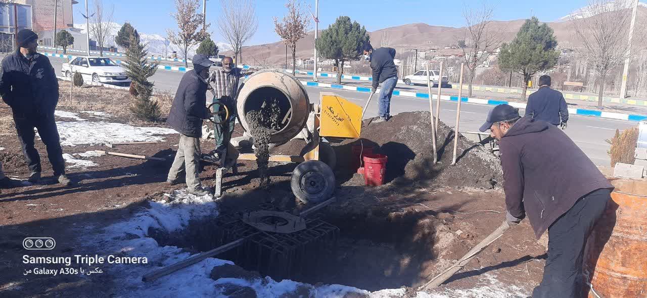 نصب و اجرای فونداسیون برج نوری در سه راه جاده جدید جنب مجسمه آیت الله طالقانی