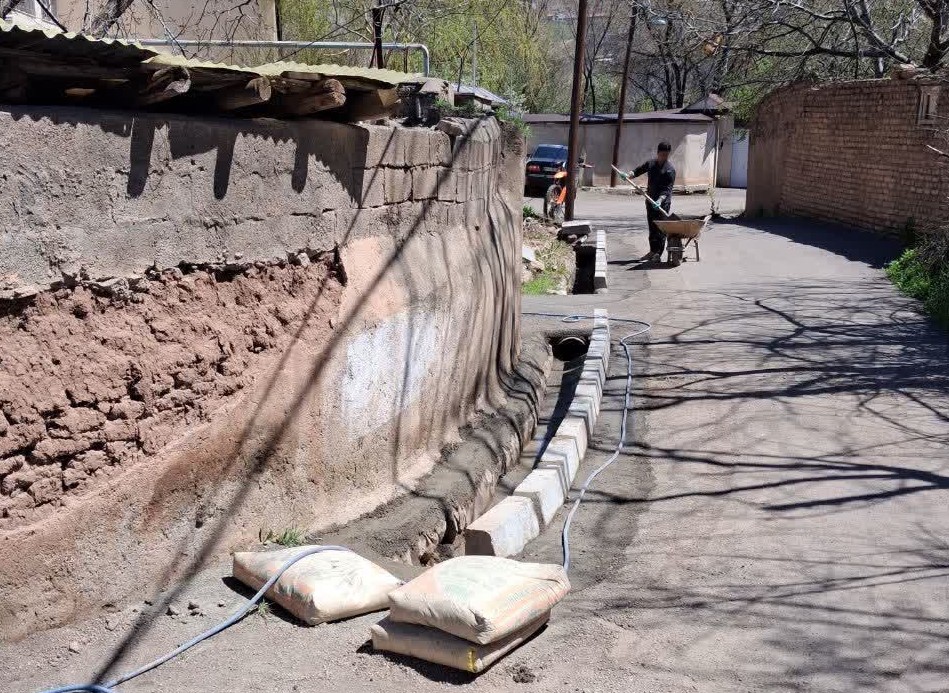 آغاز جدول کشی  مسیر انتهایی خیابان منبع آب