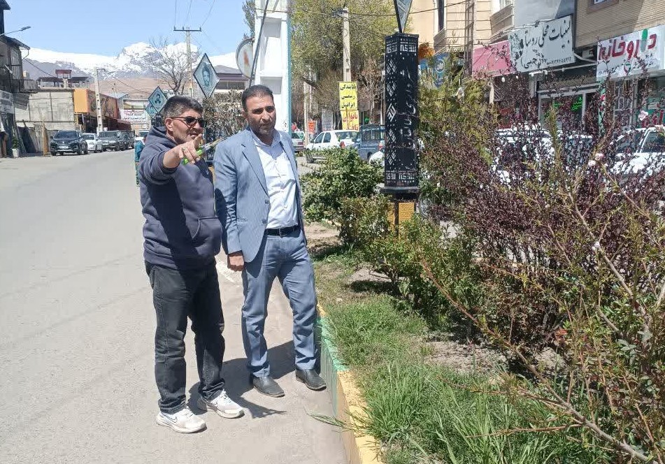 بازدید شهردار طالقان از وضعیت فضای سبز شهر طالقان