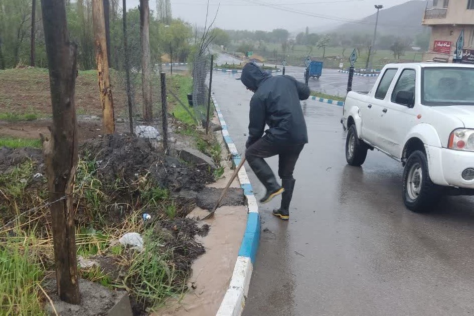 رفع انسداد کانالها و بهسازی مسیرهای انتقال آب
