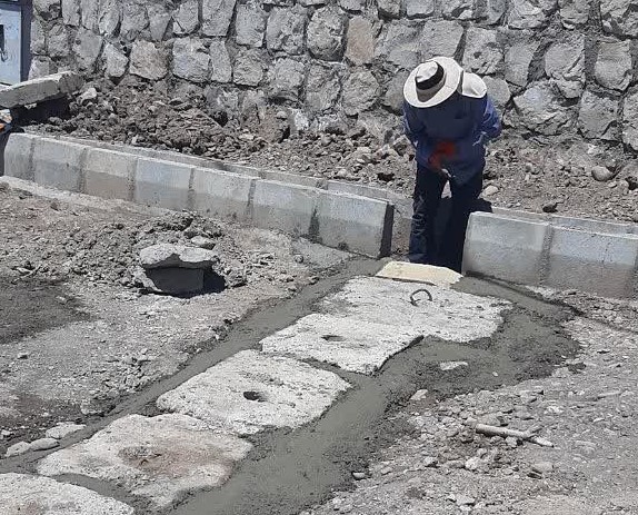 دال گذاری و ترمیم نهر سه راهی کولج بالا و هرنج در ادامه عملیات عمرانی ارتقا زیرساختهای شهری و ساماندهی معابر