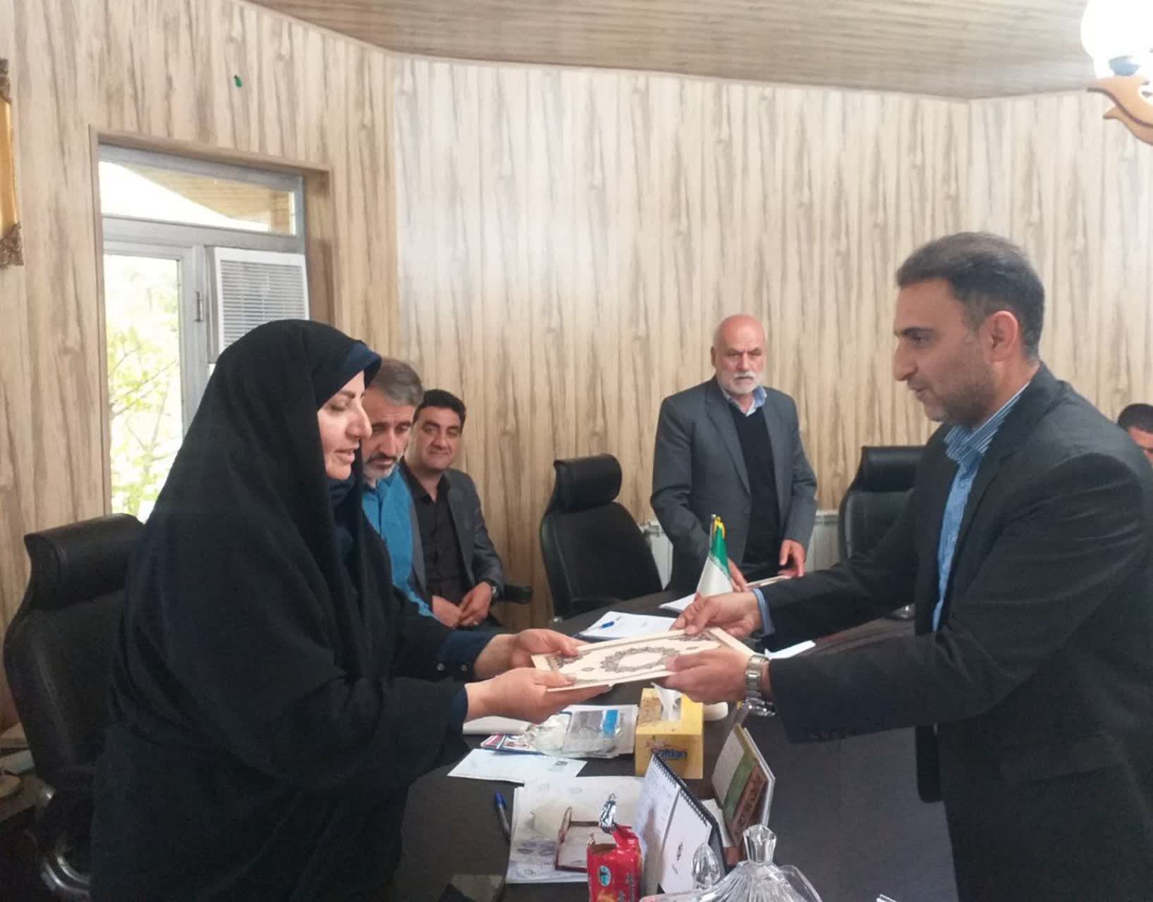 دیدار شهردار طالقان با اعضای شورای اسلامی شهر به مناسبت روز ملی شوراها و روز معلم
