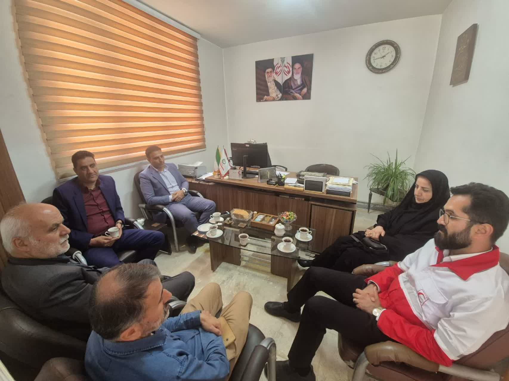 تجلیل از مجموعه پرتلاش هلال احمر شهرستان طالقان به مناسبت روز جهانی صلیب سرخ و هلال احمر