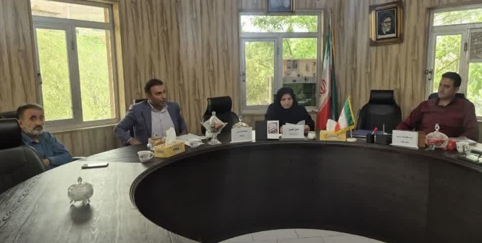 جلسه اعضای شورای اسلامی شهر طالقان با شهردار در خصوص بررسی تبصره ۱۱ ماده ۱۰۰