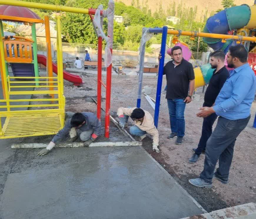 ادامه عملیات بتن ریزی پارک محله حسنجون و سیدآباد جهت اجرای کف پوش