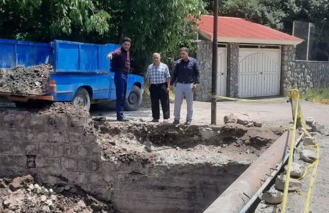 بازدید میدانی رئیس شورای اسلامی شهر و شهردار طالقان از روند تعریض پل محله کولج پایین