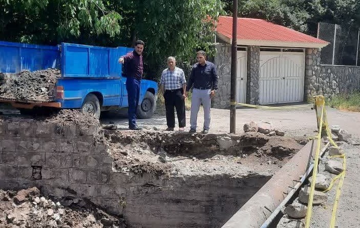 بازدید میدانی رئیس شورای اسلامی شهر و شهردار طالقان از روند تعریض پل محله کولج پایین