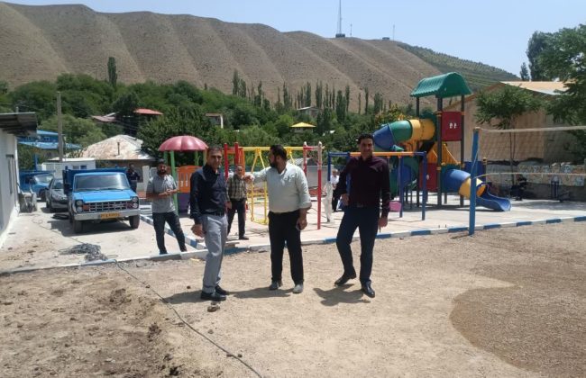 تداوم عملیات بهسازی پارک محله حسنجون و سیدآباد با اجرای کفپوش