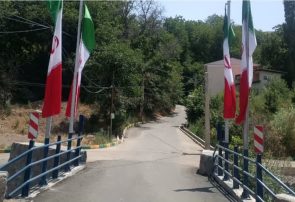 اهتزاز پرچم های ایران بر فراز پل جدید محله کولج بالا