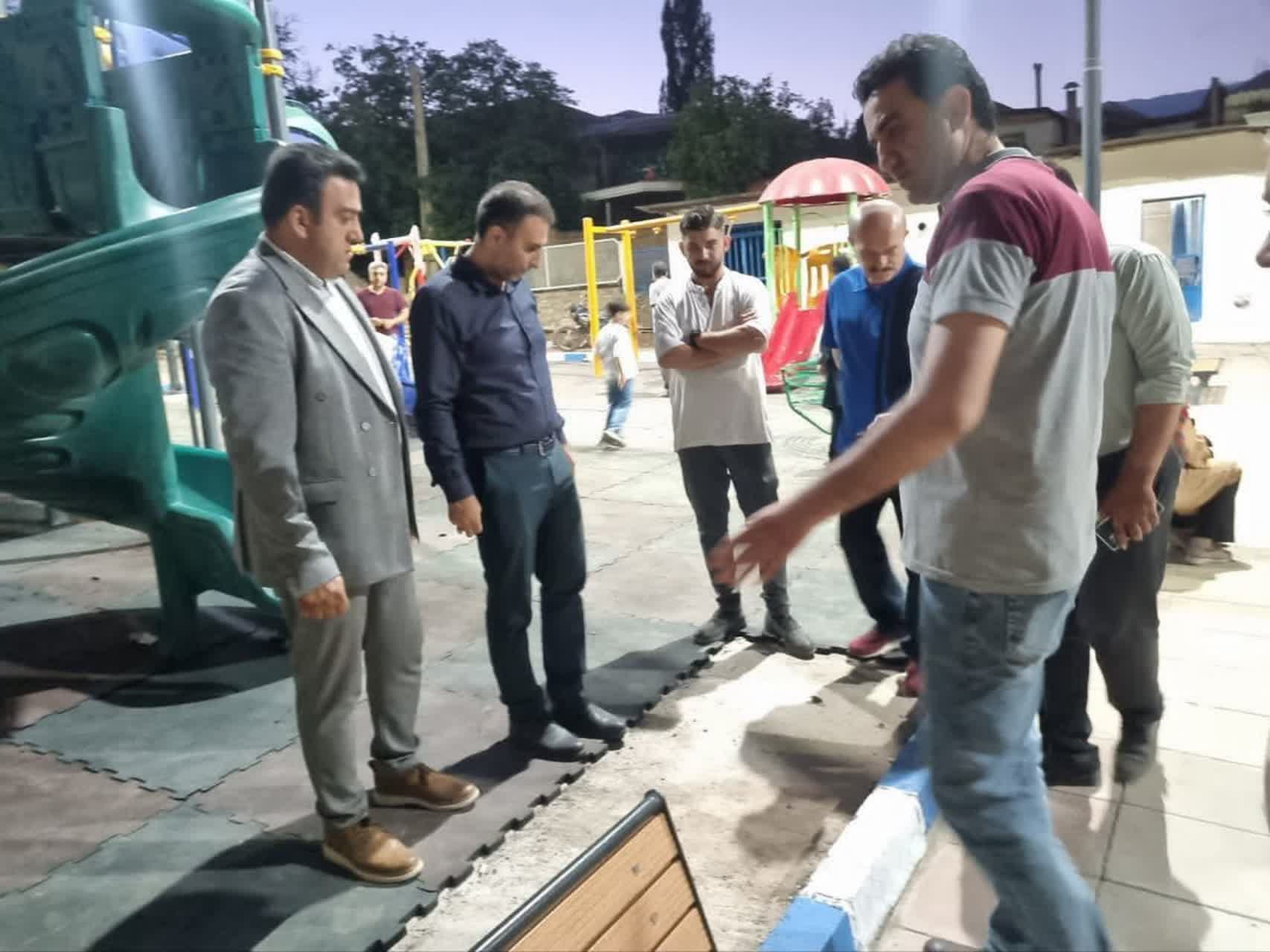 بازدید شهردار و رئیس شورای اسلامی شهر از روند تجهیز پارک محله حسنجون و سیدآباد
