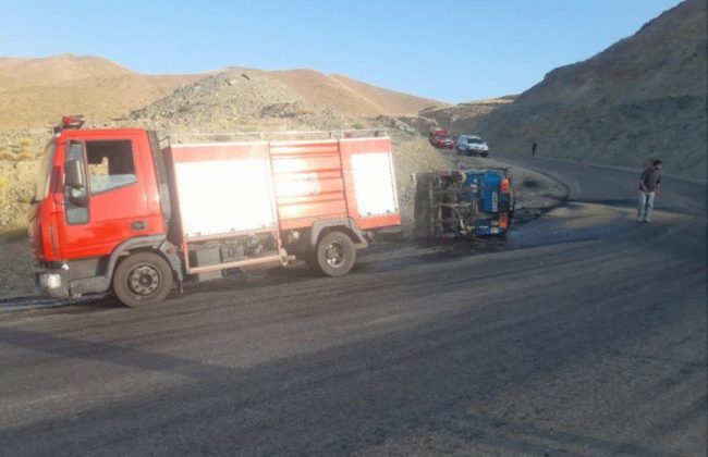 واژگونی یک دستگاه خودرو در جاده جدید طالقان ـ هشتگرد و امداد رسانی آتشنشانان شهرداری طالقان